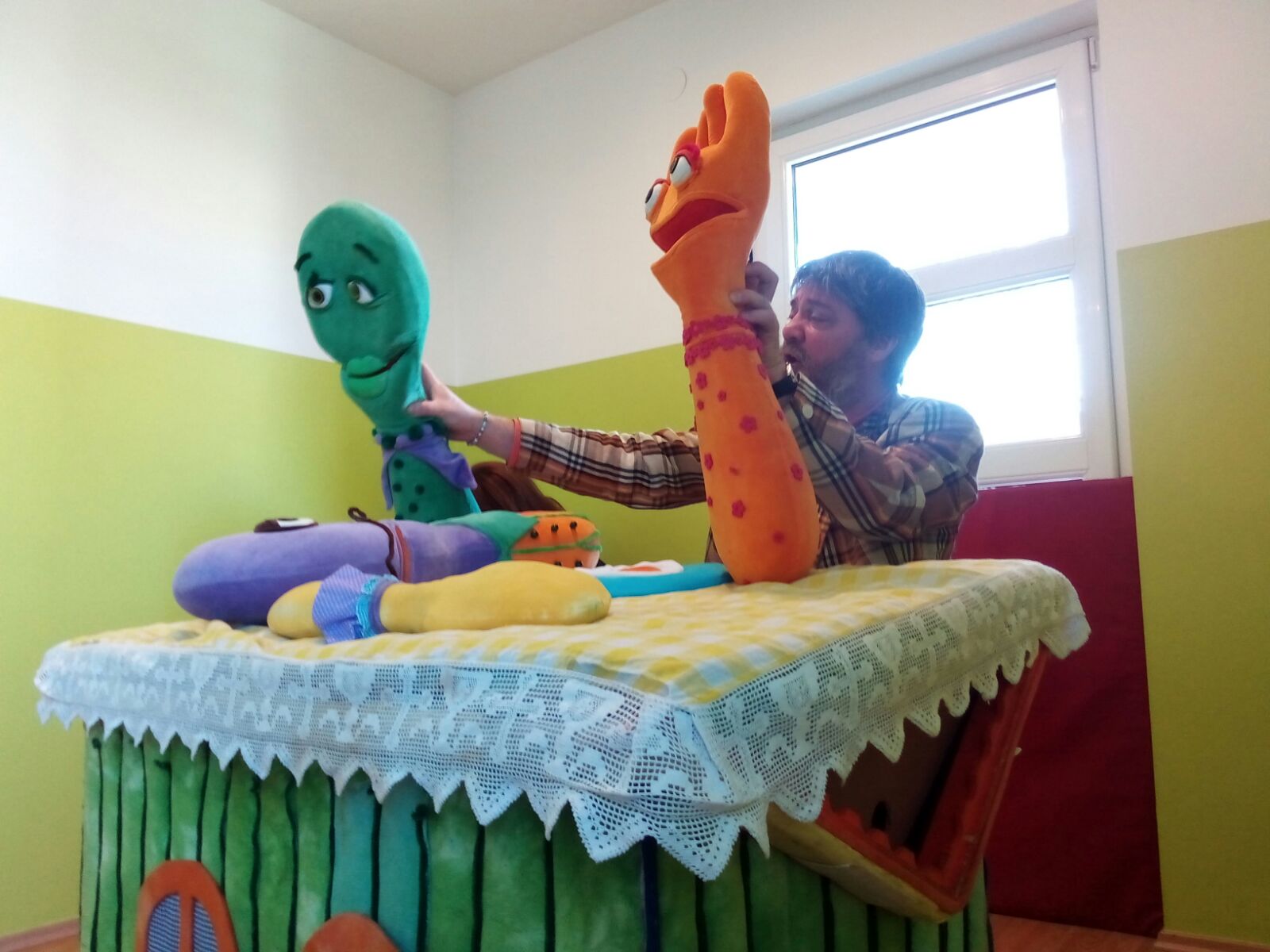 Predstava: “Bonton ili kako pristojno provesti dan”