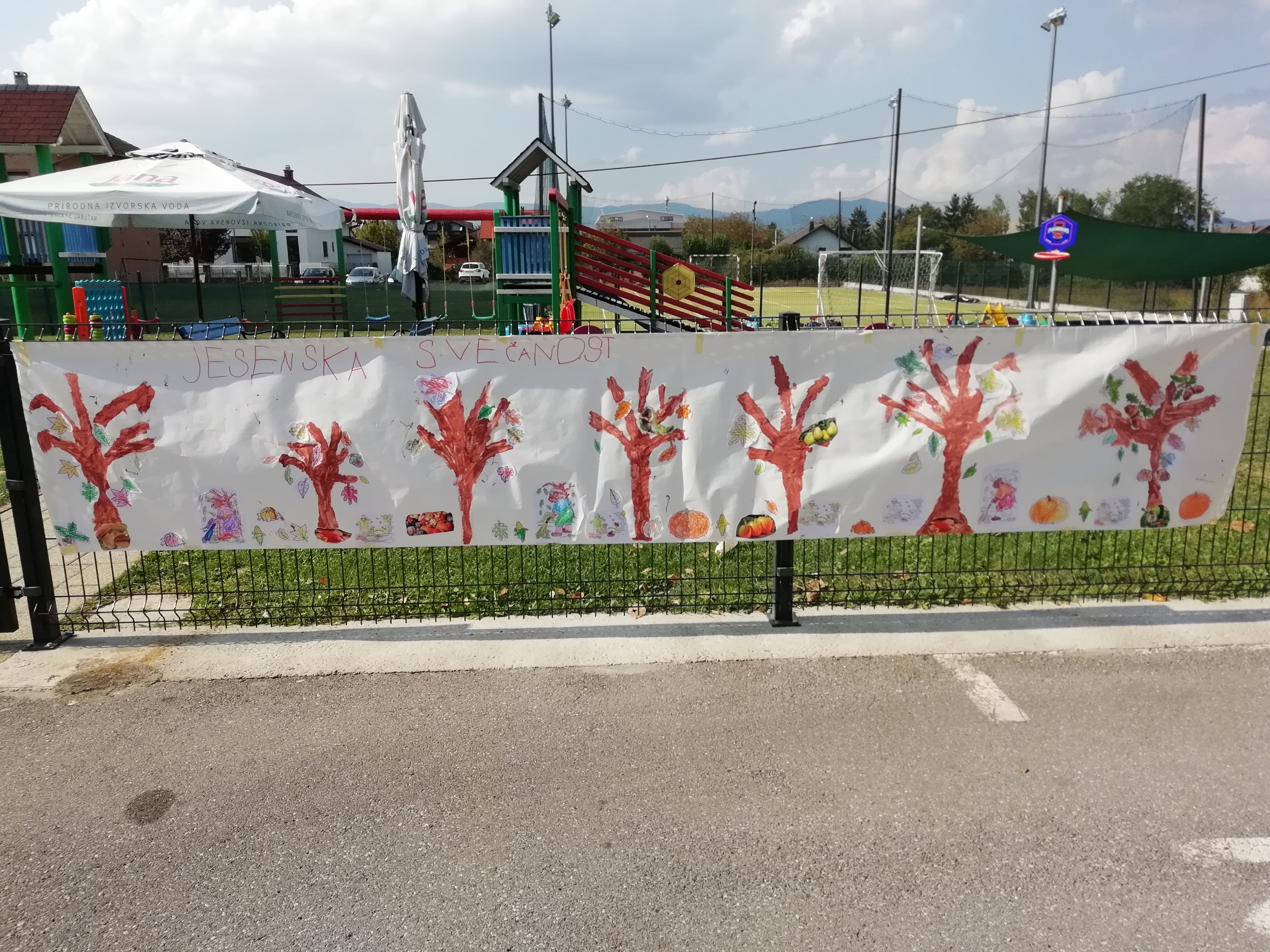 Jesenska svečanost i predstava Šarenog svijeta