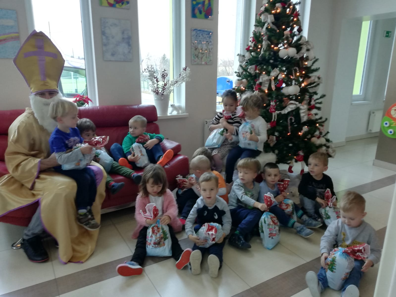 Sv. Nikola je stigao u naš vrtić!